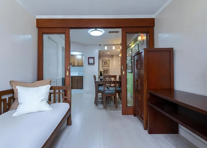 2br Forbeswood Heights In Bgc Near St Lukes Apartment