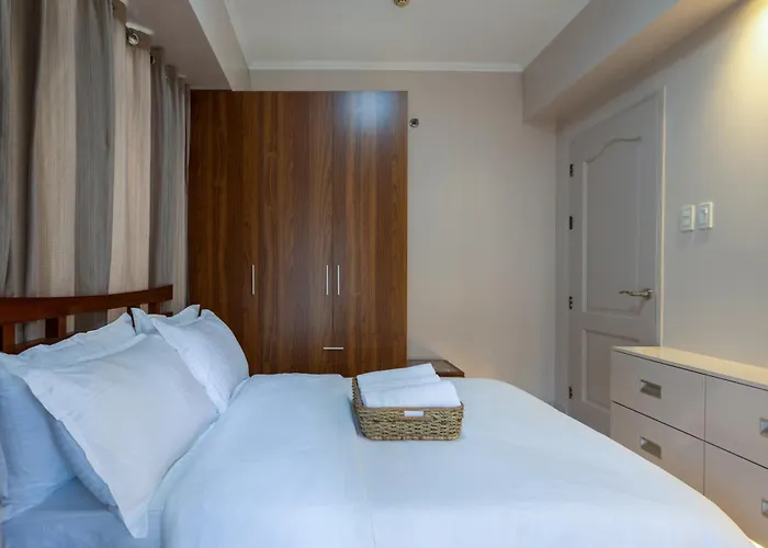 2br Forbeswood Heights In Bgc Near St Lukes Manila