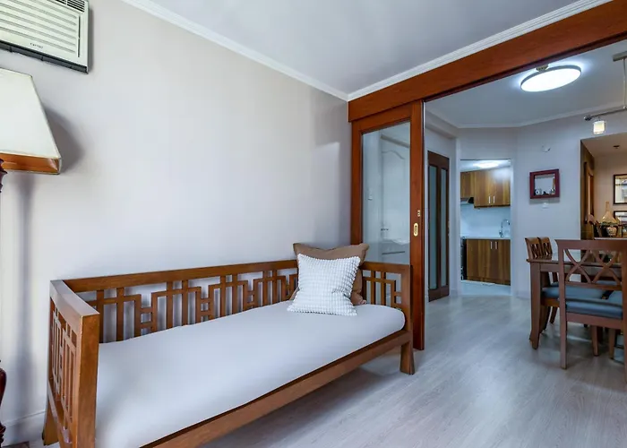 2br Forbeswood Heights In Bgc Near St Lukes Manila