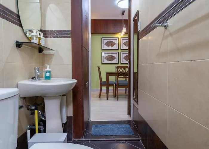 2br Forbeswood Heights In Bgc Near St Lukes Apartment Manila