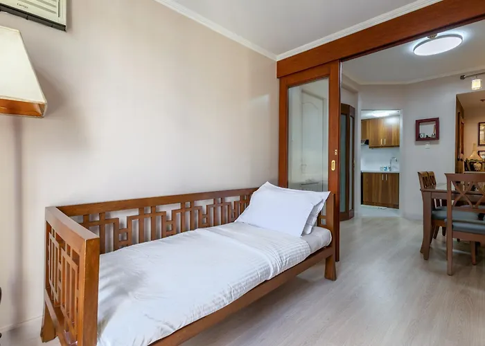 Apartment 2br Forbeswood Heights In Bgc Near St Lukes *