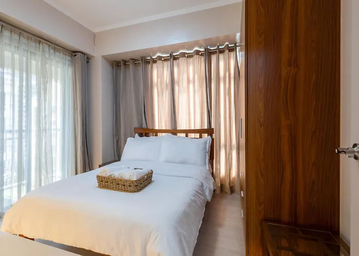 Apartment 2br Forbeswood Heights In Bgc Near St Lukes *