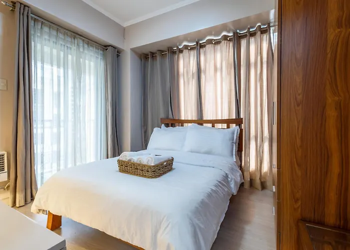 Apartment 2br Forbeswood Heights In Bgc Near St Lukes Manila